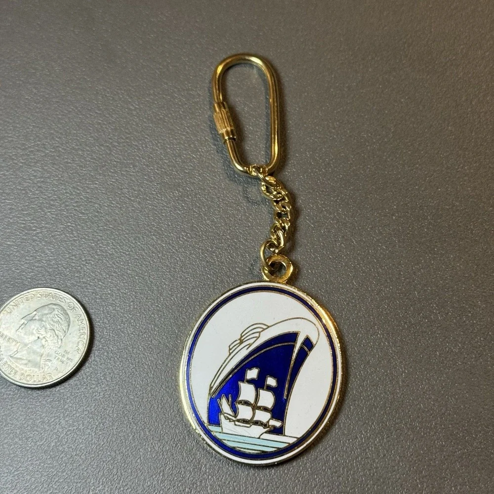 HOLLAND AMERICA LINE CRUISE SHIP METAL KEYCHAIN FOB